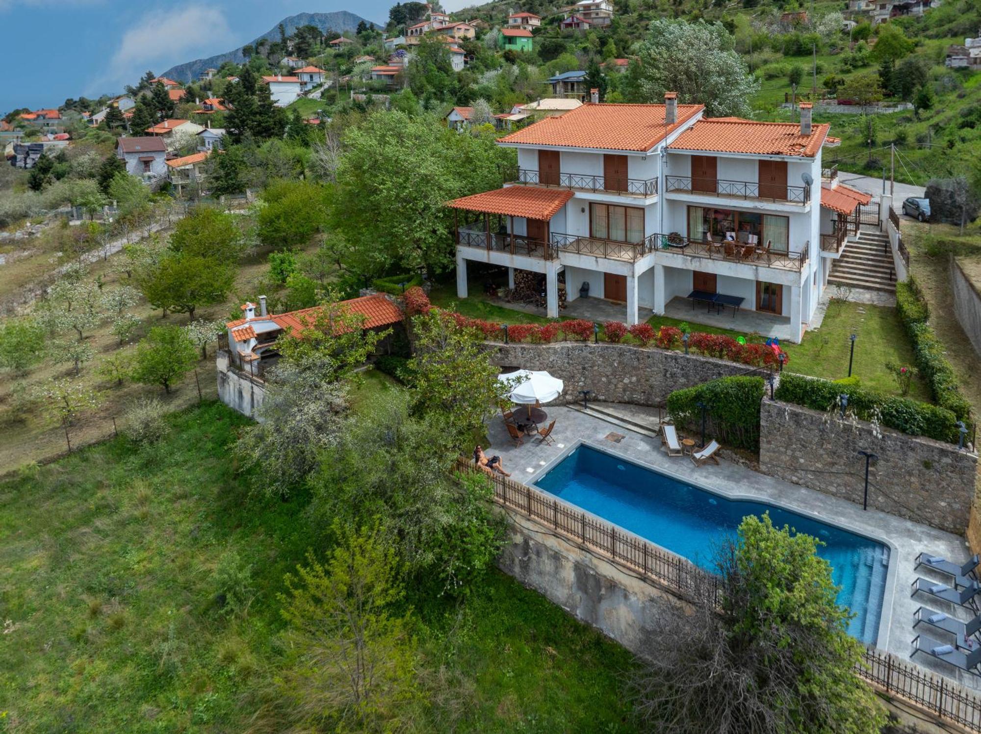 Traditional Luxury Villa ARMONIA Aigio Esterno foto