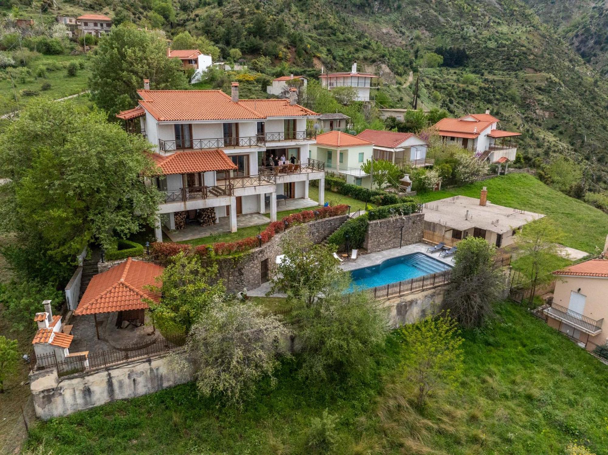 Traditional Luxury Villa ARMONIA Aigio Esterno foto